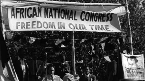 El Congreso Nacional Africano y la lucha por la abolición del apartheid en Sudáfrica: un hito histórico de resistencia pacífica.