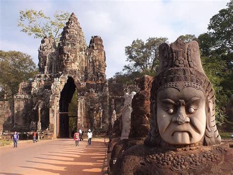 La Rebelión de los Mon Khmer: Un Desafío al Poder Khmer en el Siglo X y un Tesoro Arqueológico Olvidado